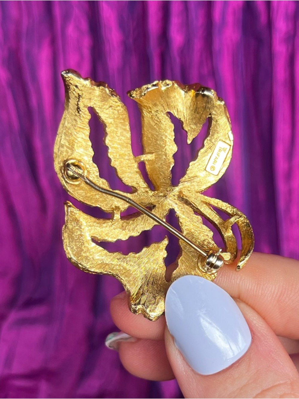 Crown Trifari Signed Vintage 1960s Leaf Brooch - Picture 5 of 8